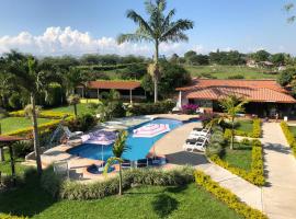 Hotel Campestre Cerritos Plaza，位于佩雷拉的酒店