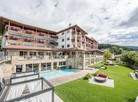 Hotel Waldhof，位于佩尔卡的酒店