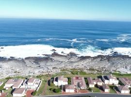 Hermanus Beach Club，位于赫曼努斯的酒店