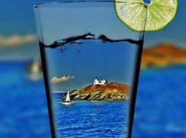 Calme et détente. Vue panoramique mer Égée.，位于Spathi 的酒店