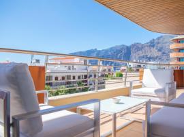 Large terrace with views on the cliffs at Balcon De Los Gigantes，位于圣地亚哥港的带按摩浴缸的酒店