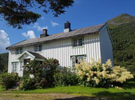 Gammelstua på Storsæter Gård，位于Engeløya的酒店