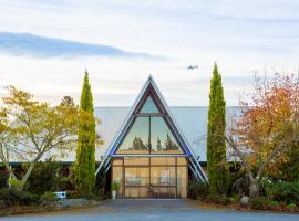 Rangiora Eco Holiday Park，位于Fernside的酒店