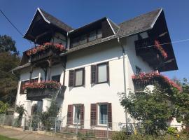 Villa Nusswald，位于韦尔特湖畔克伦彭多夫的酒店