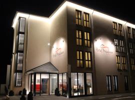 Hotel Moselauen，位于贝尔恩卡斯特尔-库斯的酒店