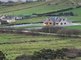 Beautiful Home on Lake Carrowmore，位于贝尔马利特的酒店