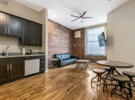 Stunning Condos - Heart of NOLA - Walk Everywhere，位于新奥尔良的酒店