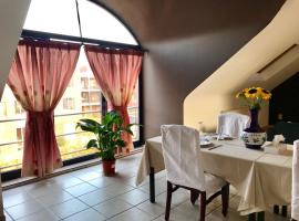 FANTASIA a spacious beautiful apartment & affordable，位于诺瑟海姆的酒店