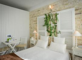 Logis Hôtel Restaurant l'Auberge Normande，位于卡朗唐的酒店