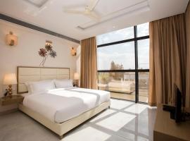 Hotel Sapphire Premium Hotel & Suite，位于Karad的酒店