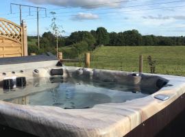 Arvalee Retreat With Outdoor HotTub，位于奥马的酒店