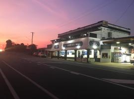 Goondihill Hotel，位于因尼斯费尔机场 - IFL附近的酒店