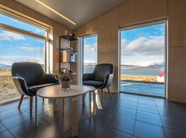 Apartment in the country, great view Apt. B，位于阿克雷里的酒店
