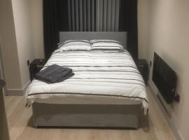 Private en-suite guestroom Ruthin，位于里辛的带停车场的酒店