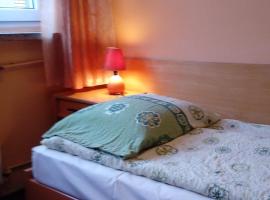 Hostel nad Jeziorem，位于米德尔布罗齐齐耶维奇的酒店
