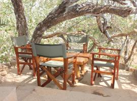 Lion's Cave Camp, Samburu，位于Archers Post的酒店