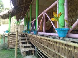 Shanti kunj Bamboo cottage，位于Majuli的酒店