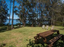 Tuppys on the Lake，位于Bungwahl的酒店