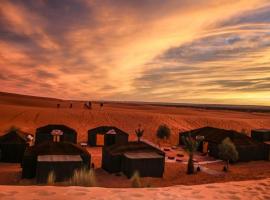 Camp Sahara Holidays，位于姆哈米德的酒店
