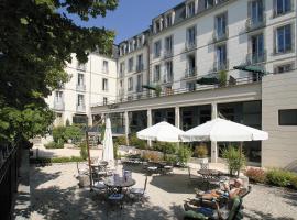 HOTEL CERISE - LES SOURCES Luxeuil-les-Bains，位于吕克瑟伊莱班的公寓式酒店