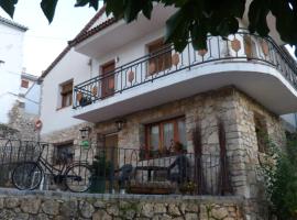 Casa Rural Castellanos，位于Huélamo的酒店