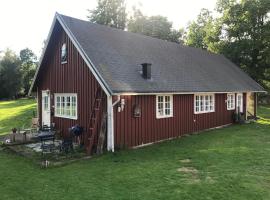 Sävekulla 207 "Brygghuset"，位于Älvsered的山林小屋