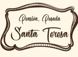 Pensi&oacute;n Santa Teresa，位于Villanueva de la Jara的带热水浴缸的酒店