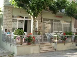 荣科尼酒店