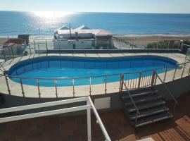 Islantilla-Apartamento con piscina y garaje en primera línea de playa，位于克莉丝蒂娜岛的酒店