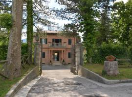 Villa delle Rose - Hotel Paradiso，位于Amandola的住宿加早餐旅馆