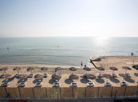 Villaggio African Beach Hotel Residence，位于曼弗雷多尼亚的酒店