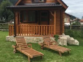 Еднофамилна дървена къщичка
