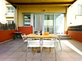 Amplio apartamento con terraza en zona muy tranquila，位于巴塞罗那的公寓