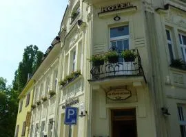 纳弗日斯塔特斯克酒店和餐厅