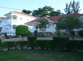 Muyenga Luxury Vacation Home，位于坎帕拉卡巴拉嘎拉市场附近的酒店