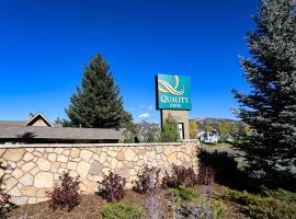 Quality Inn near Rocky Mountain National Park，位于埃斯蒂斯帕克的宾馆