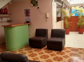 Hospedaje Golden Inn，位于卡马纳的海滩酒店