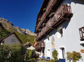 La Girandole Chambre d'hôtes et Location d'appartement，位于阿尔维厄的酒店