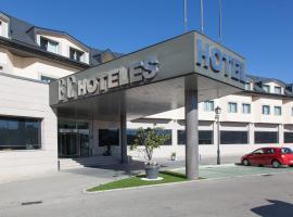 FC尔瓦别墅酒店，位于科利亚多·比利亚尔瓦的酒店