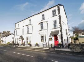 The Meadowsweet Hotel & self catering Apartments，位于兰鲁斯特的酒店