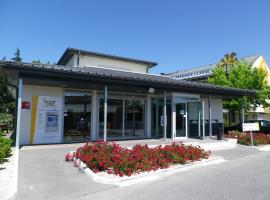 阿维尼翁公园博览会普瑞米尔经典酒店，位于蒙法维的酒店