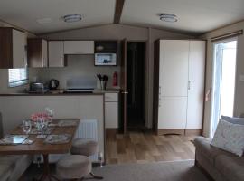 3 Bed Static Caravan @ Hoburne Devon Bay，位于佩恩顿的度假村