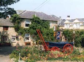 Clarendon Hotel and Wight Mouse Inn，位于Chale的酒店