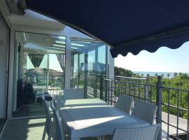 ATTICO SUL MARE，位于费尔莫的酒店