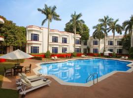 华美达克久拉霍酒店，位于克久拉霍的酒店