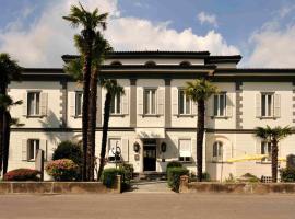 Villa Garni Gardenia，位于卡斯拉诺Golf Magliaso附近的酒店