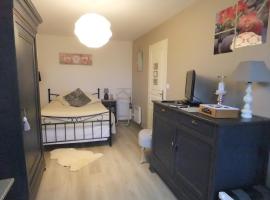 La THIBAUDIERE Glycine，位于Châlus的酒店