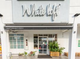 White Loft Hotel，位于马六甲巴都伯伦丹机场 - MKZ附近的酒店