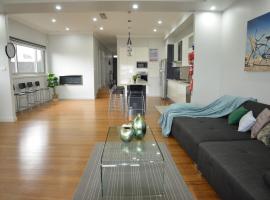 Home away from home newly built and spacious，位于费尔菲尔德的酒店