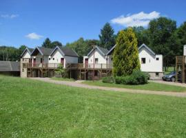 HOTEL GOLF PARC DU COIROUX，位于Aubazines的酒店